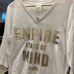Pink by Victoria Secret v-neck Tshirt Empire State of Mind size Med